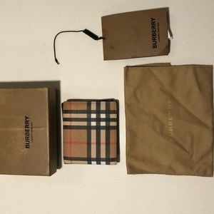 Burberry, Bi- fold Wallet